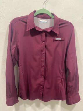 Columbia Women's Button-Front Shirt in Maroon PFG Fishing